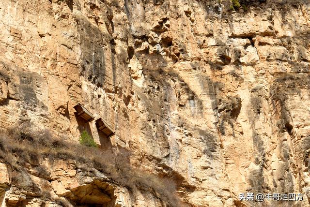 山西宁武石门悬棺：万仞崖龛藏古柩、千年石棺映翠岚