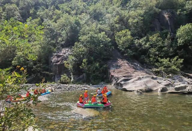 5年倒闭10家A级景区，年轻人穷游住帐篷，天价景区为啥割不动了