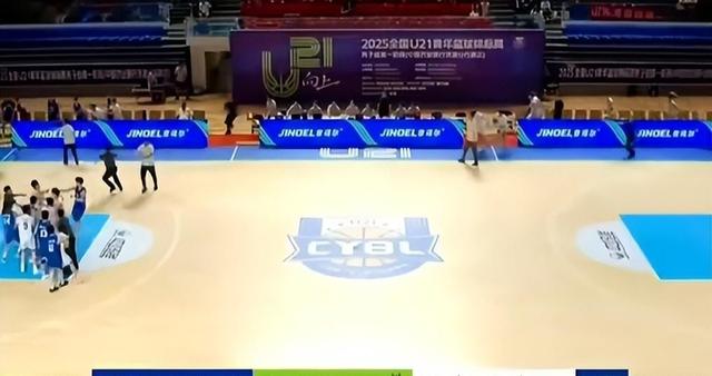 中国篮球激烈冲突，两队群殴，鞠维松难劝解