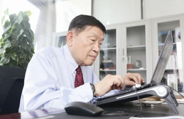中芯国际创始人张汝京：中国半导体崛起，不怕慢，就怕站