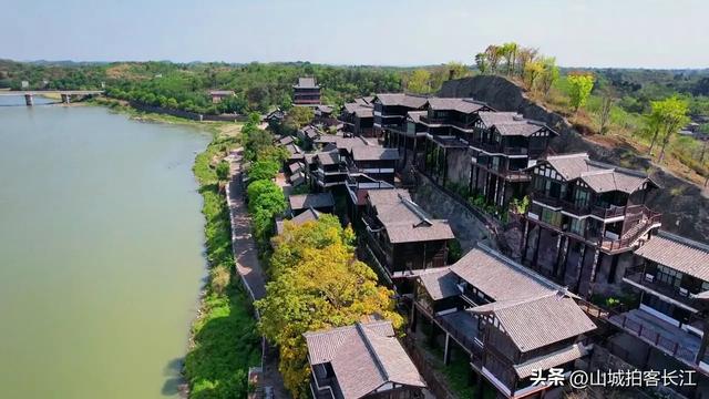 四川神奇的县城，明明离海很远，为何却是网友眼中的“看海”城市