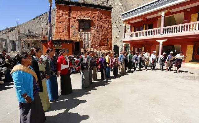 喜马拉雅山中藏着一个“王国”，1.5万人，600年禁入，藏味儿浓厚