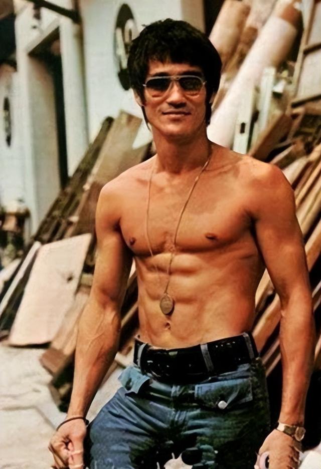 梁小龙被曝离世1天，私生活被扒底朝天	，原来他和杨少华处境一样