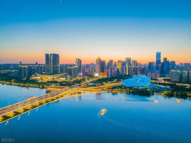 辽宁这座特大城市，是东北最大的交通枢纽，有8市共用国际机场！