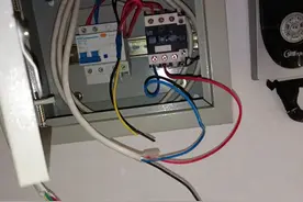 入住不到2个月，一用厨房插座就跳闸！电工师傅道出了其中原因图片