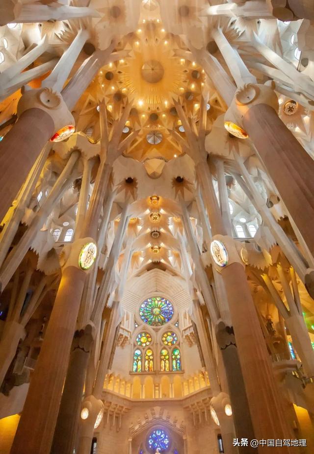 144年后，“史上最牛烂尾楼”终于封顶！|中国自驾地理