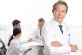 做手术是选择主任医师还是主治医师？三甲肿瘤医院专家告诉你答案图片