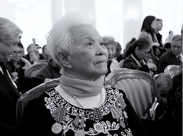 1975年李富春病逝，追悼会上独生女未出现，知情者称：蔡畅不许