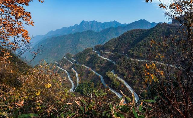 9月底-11月，适合赏秋自驾的6条线路，沿途风光壮阔，彩林婉约