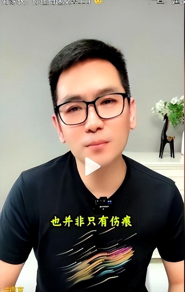 反华势力出现？北京男子跪舔日本。诋毁《南京照相馆》，央媒怒批