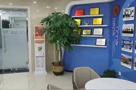 市总工会首批AED投放到位， 用于紧急情况下挽救心脏骤停者的生命图片