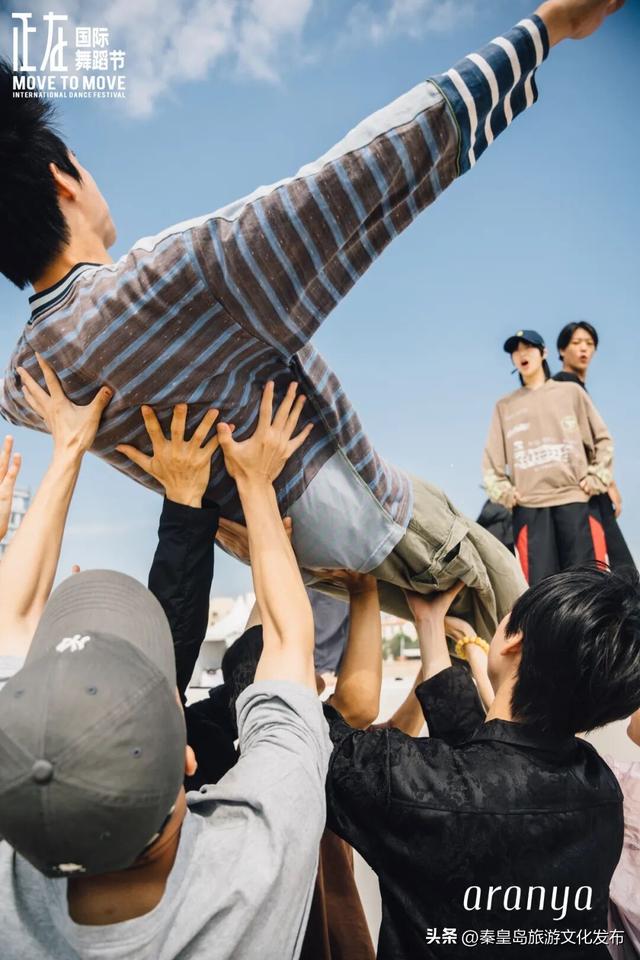 阿那亚十一海边游玩指南｜舞蹈节、雀跃镇大师赛、狗狗聚会、艺术展览，邂逅理想假日