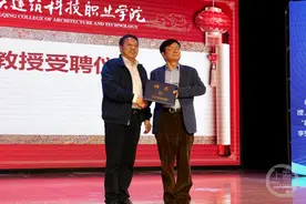 “网红教授”郑强重庆高校开讲图片