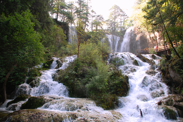 【美丽四川】水景之最：九寨沟的瀑布滩流