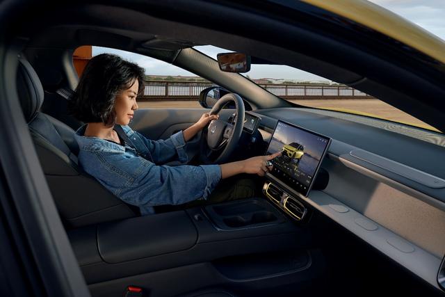 为全球年轻用户打造的“人生Dream Car” 零跑Lafa5预售开启