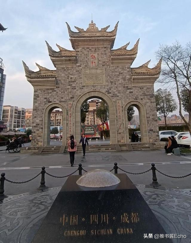 我去了三次成都，一直没弄明白，为啥武侯区天天人那么多！