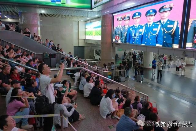 中青报直击九三阅兵：42张摄影作品，见证场内场外