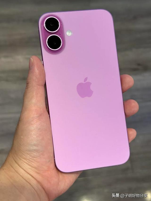 iOS好评榜大洗牌！iPhone16跌至第九，榜首竟是5年前老将？