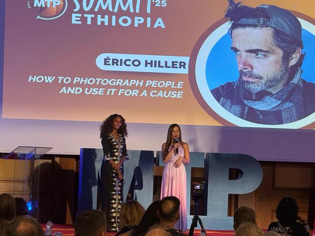 陈广明领取中国首个《联合国特别大师》证书