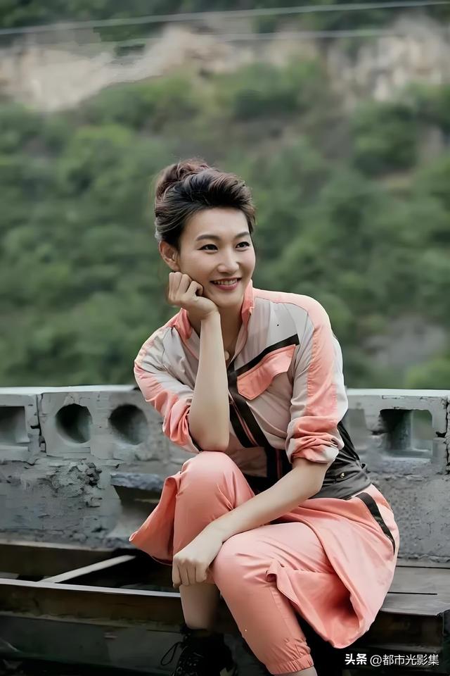 “联播女神”李梓萌反差萌：台上字字千钧，台下句句鲜活