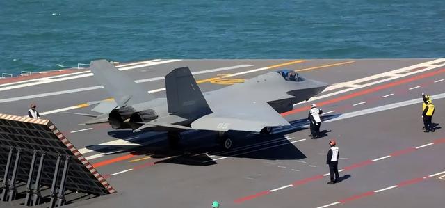 颠覆认知！军舰上的 “飞机发射器”	，竟藏着民用万亿“金矿”？