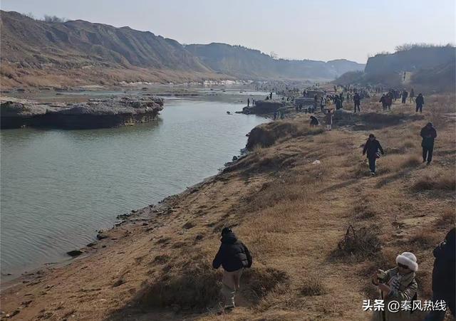 礼泉县湾里村:千年河道惊现奇特景观 一朝爆火引来亿级流量
