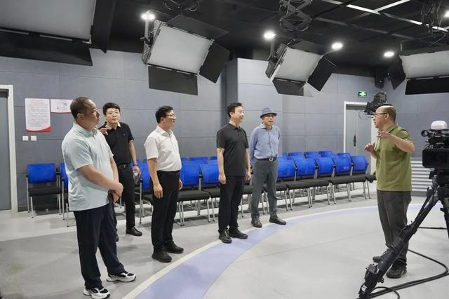 辽宁省文体旅产业发展集团董事长柴力君一行来辽宁传媒学院调研