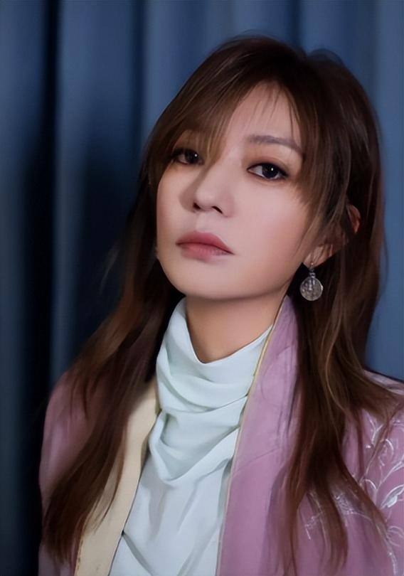 赵薇没想到，自己不止被圈内封杀，还有一件事，也让她面子挂不住