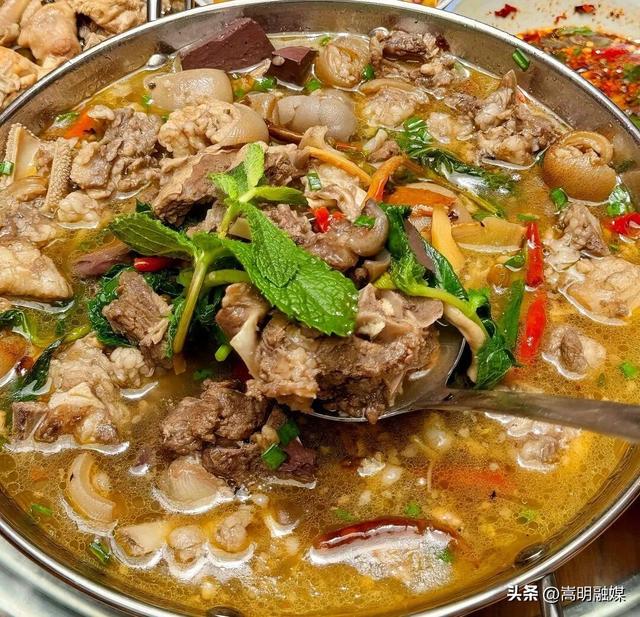 自在嵩明丨逛逛嵩阳菜市场，菜兜很满心也很暖