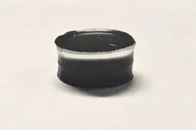 一碰就喷！它让微型机器人飞起两米图片