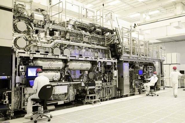 扬眉吐气！国产DUV光刻机研制成功，各国反应：美韩荷都不敢笑了