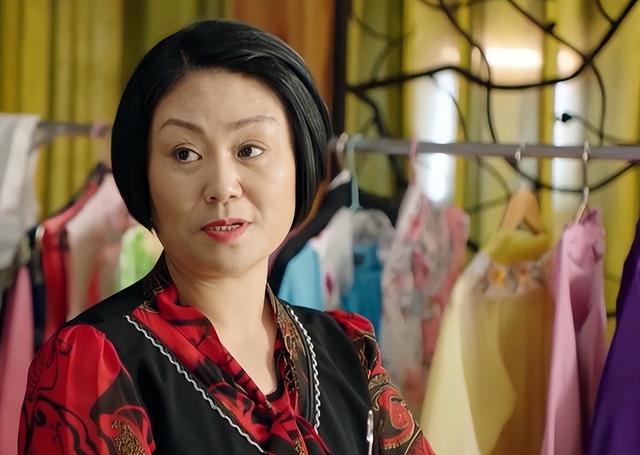 一级演员闫学晶塌房，她做错了两件事