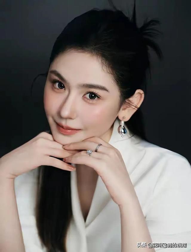 江苏徐州大学一校花,眉清目秀,温婉如玉,美到犯规,太迷人了