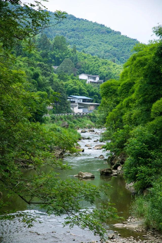逃离38℃！成都周边12个清凉秘境，避暑耍水峡谷飞瀑！全部免费当天打来回！