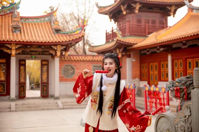 建筑为卷，衣冠作笔丨让飞檐与襦裙共绣华夏图腾！