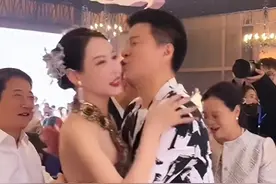 范冰冰72岁爸爸现场亲新娘，直播画面曝光，网友质疑不正当关系！图片