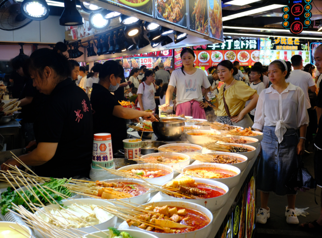 迪拜富婆来中国游玩，回国三天后坦言：阿联酋跟中国差距一目了然