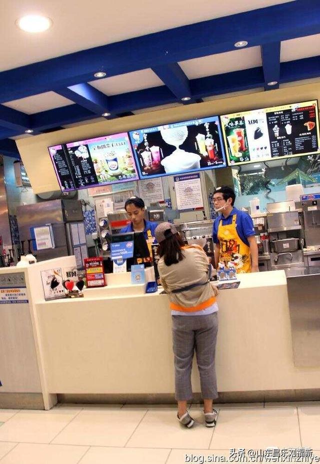 秋雨中的“西安回民街”街市（“陕西之旅”之六）