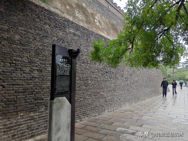 邯郸丛台公园最大的亮点就是里面的一座造型奇特的城堡