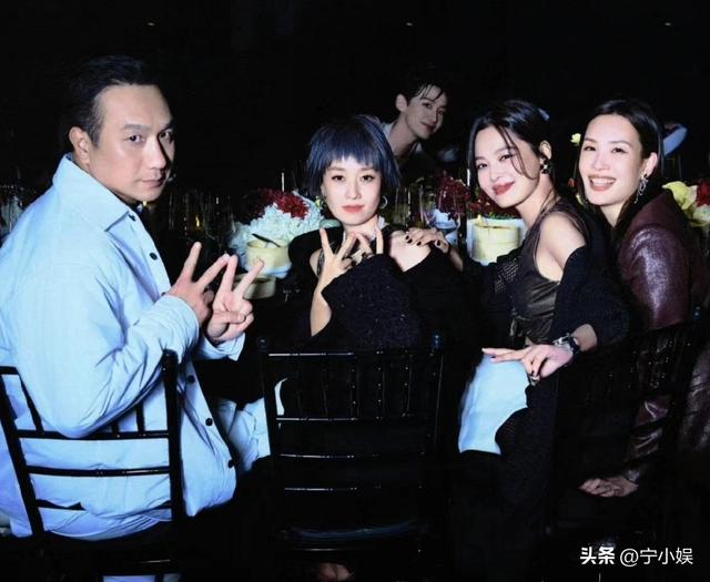德不配位？辛芷蕾奖杯还没捂热乎，恶心一幕就发生，她堵了谁的路