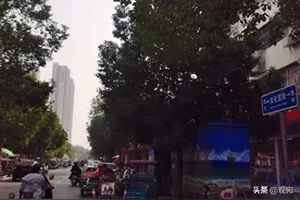 主干道被挤占，人行道名存实亡！文化宫街修得挺好，管得很差图片