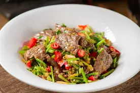 尖椒炒牛肉——舌尖上的川味传奇图片