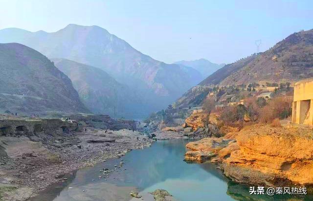礼泉县湾里村:千年河道惊现奇特景观 一朝爆火引来亿级流量