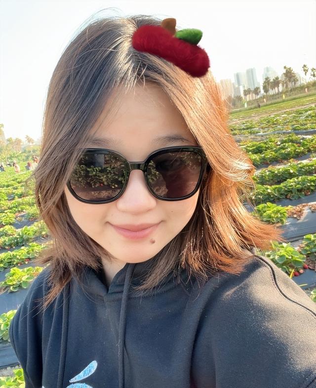 全红婵大变样！大波浪大墨镜打扮成熟，近况曝光，担心的事发生