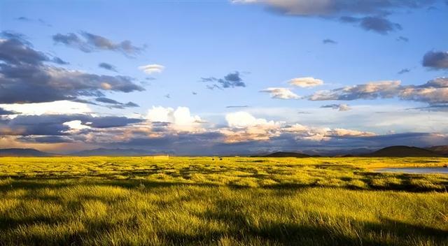 沙漠与湖泊相拥！西藏这片五彩沙丘美到犯规