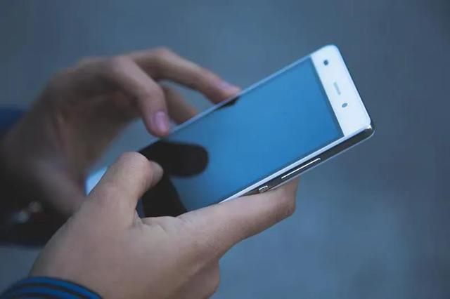 为什么手机玩一会就发烫？让我来告诉你
