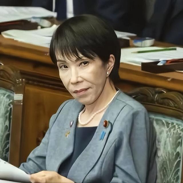 最后关头	，高市被催谢罪，中国发出第一道制裁令，辽宁舰逼近琉球