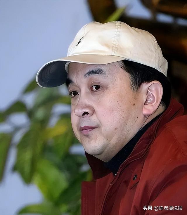 上午被免职，下午被带走，登24年春晚却忽然消失的黄宏如今怎样