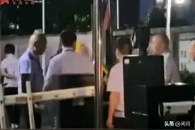 广西钦州小区保安围殴外卖员？外卖员被打入院，网友评论区吵翻天图片