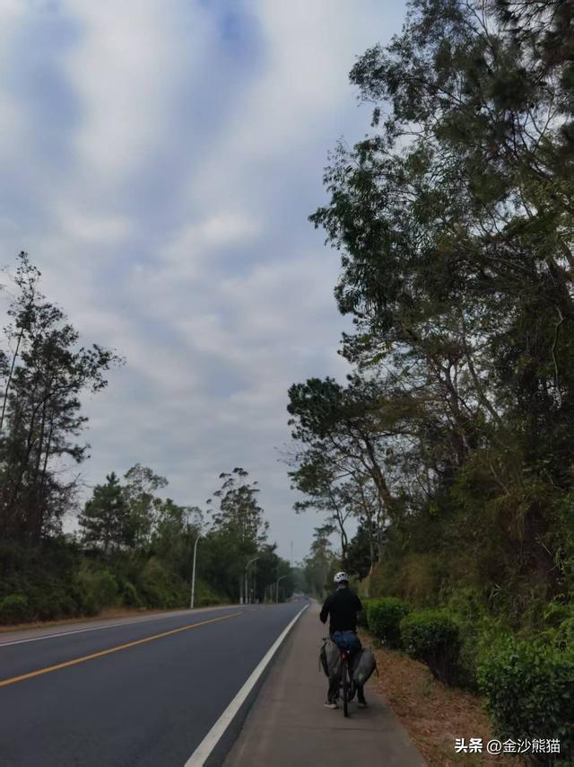 海陵岛上山水写实画一路相伴，双龙连续三年千里骑行22